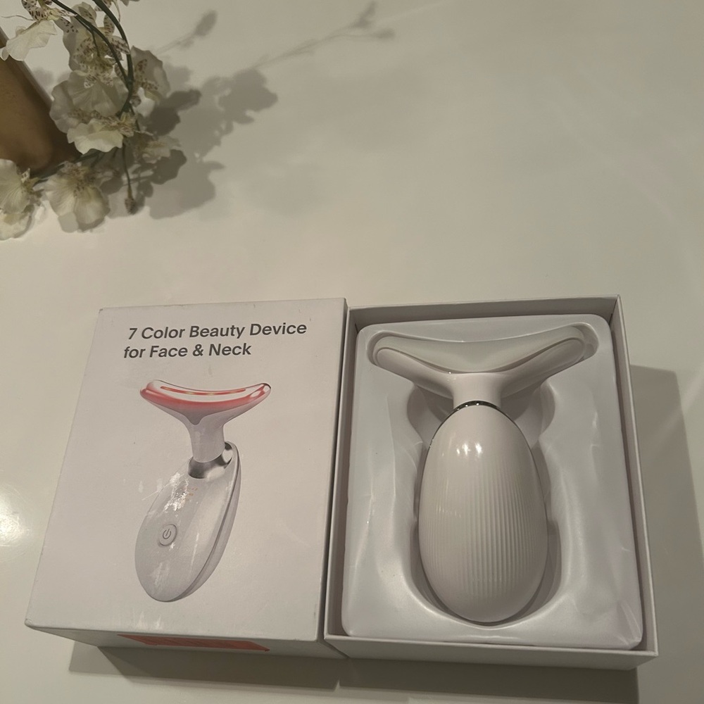 7 Color Beauty Device for Face & Neck